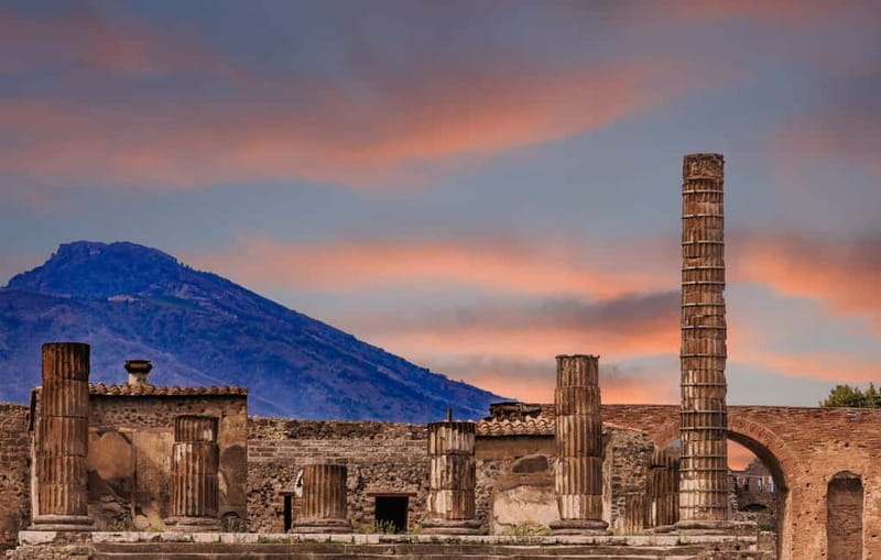 Pompeii & Herculaneum Tour with an archeologist - Why Pompeii and Herculaneum Feel Different Right Away