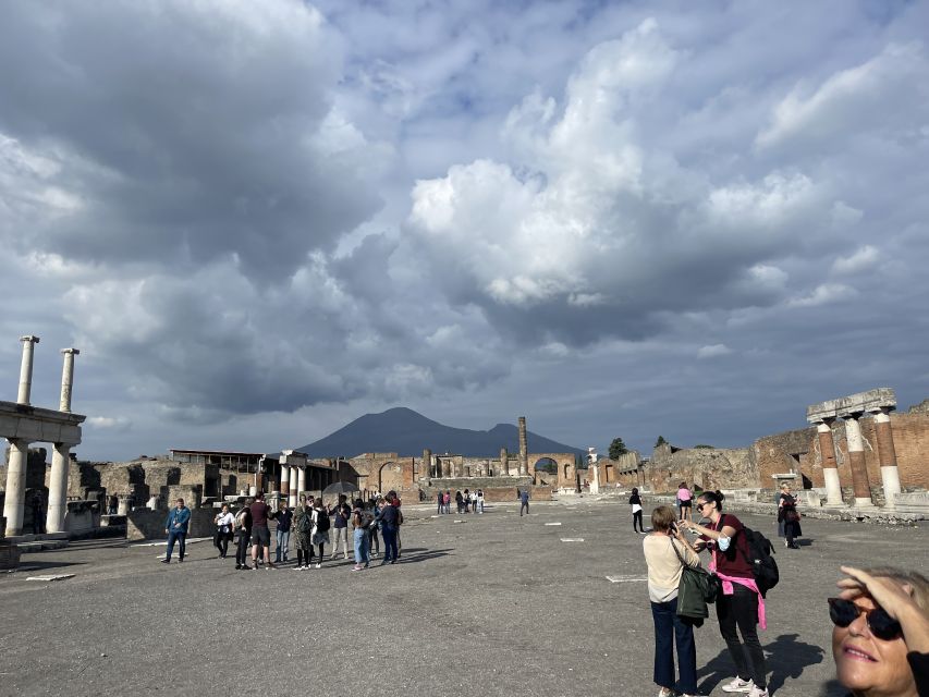 Pompeii: Highlights Guided Walking Tour - Skip-the-line entry and the meet point at Ristorante Bar Sgambati