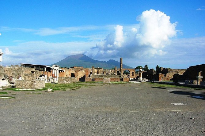 Pompeii: living with the volcano - Wall Messages and Magistrates’ Elections: Reading the City’s Voice