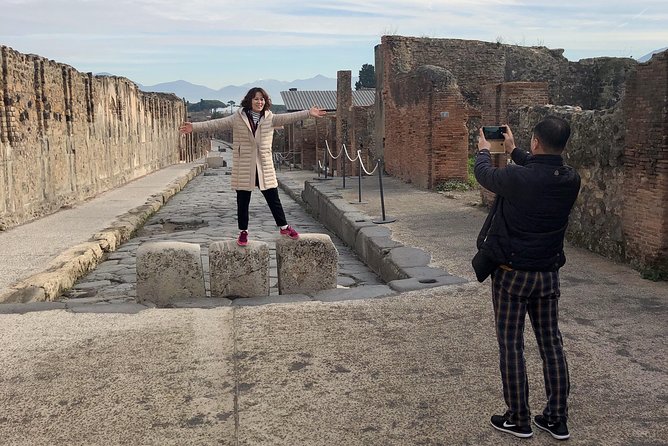Pompeii New Discoveries Private Guided Tour - What the Guide Focuses On Inside the Huge Site