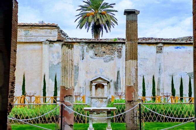 Pompeii private tour from Naples. The best choice for cruisers - The morning start at Porta Marina: Pompeii’s main entrance energy