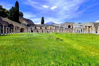 Pompeii private tour from Naples. The best choice for cruisers - Meeting at Stazione Marittima and getting to Pompeii on time
