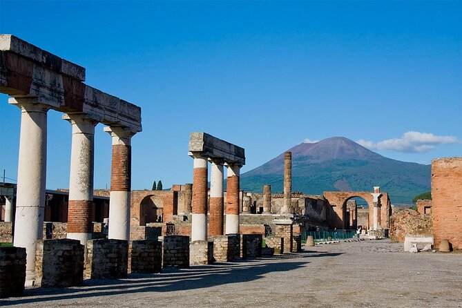 Pompeii private tour with expert guide in archaeology - Where you meet: Coffee Shop Vittoria on Via Mare