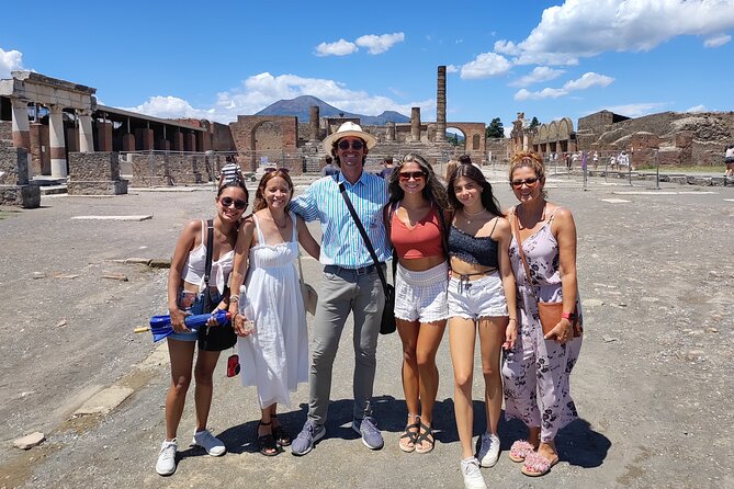 Pompeii Private Walking Tour with Expert and Authorized Guide - The guide factor: how English, humor, and focus change Pompeii