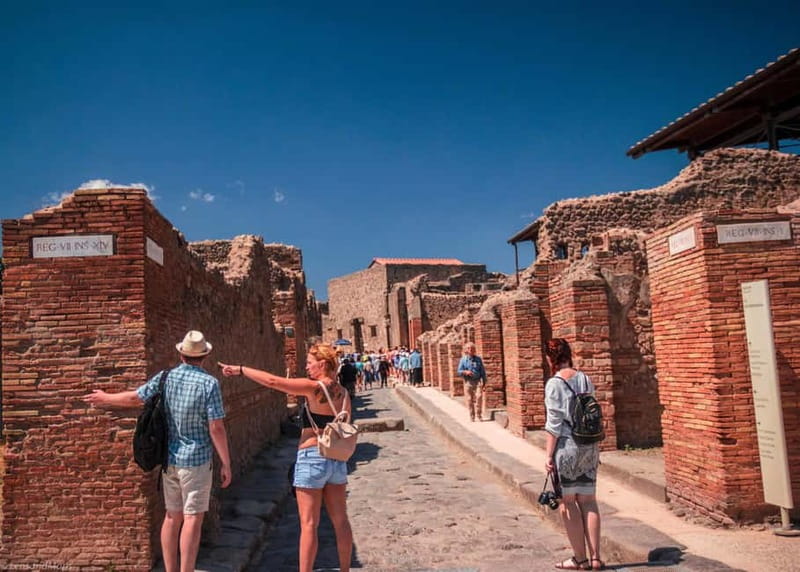 Pompeii Ruins 2-Hours Guided Tour and priority entry ticket - Getting to the meeting point at Pompei Circumvesuviana