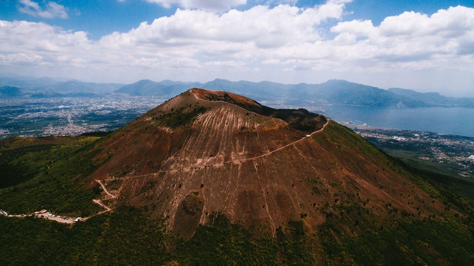Pompeii Ruins & Vesuvius Full-Day Tour from Pompeii - Pompeii for two hours: why a guide matters here