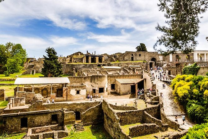 Pompeii Skip-the-Line Entry & Guided Tour with a certified guide - Via dell’Abbondanza: the street that connects the big sights