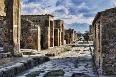 Pompeii: Skip-the-Line Entry Ticket with Digital Audio Guide - The audio guide: great in theory, manage it like a mission