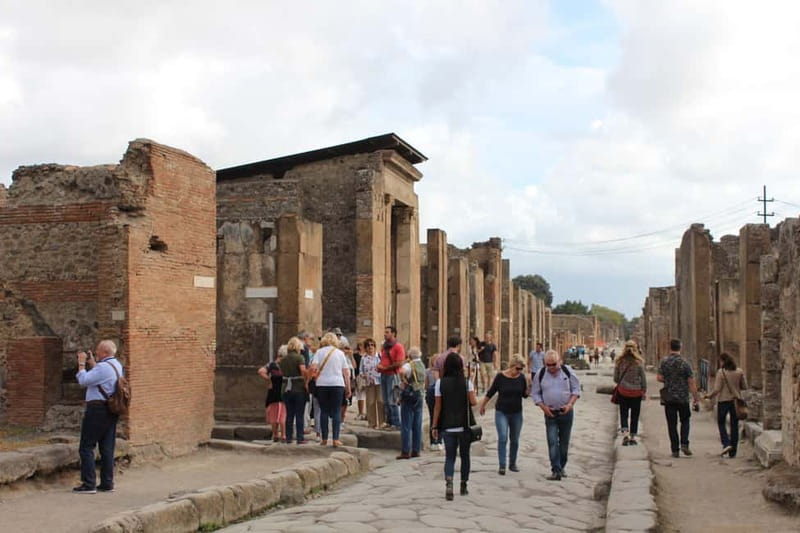 Pompeii: Skip-the-Line Guided Archaeological Discovery Tour - Why skip-the-line is the smart move at Pompeii