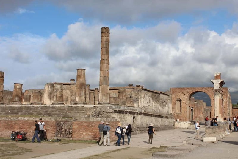 Pompeii: Skip-the-Line Guided Archaeological Discovery Tour - Earphones and small-group pace: practical comfort that matters