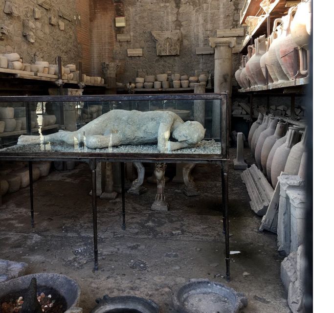 Pompeii: Skip-the-Line Private Tour with Archaeologist Guide - The brothel and everyday shops: Roman life beyond the famous walls