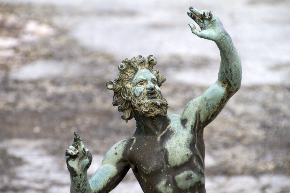 Pompeii Skip the line ticket+transfer from Naples - The Pompeii walk: a 3-hour route that covers real highlights