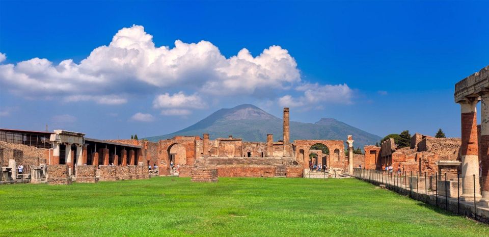 Pompeii Skip-the-Line Tkt +transfer from C/mare di Stabia - Using the Audio Guide and Updated Map to Explore at Your Own Pace