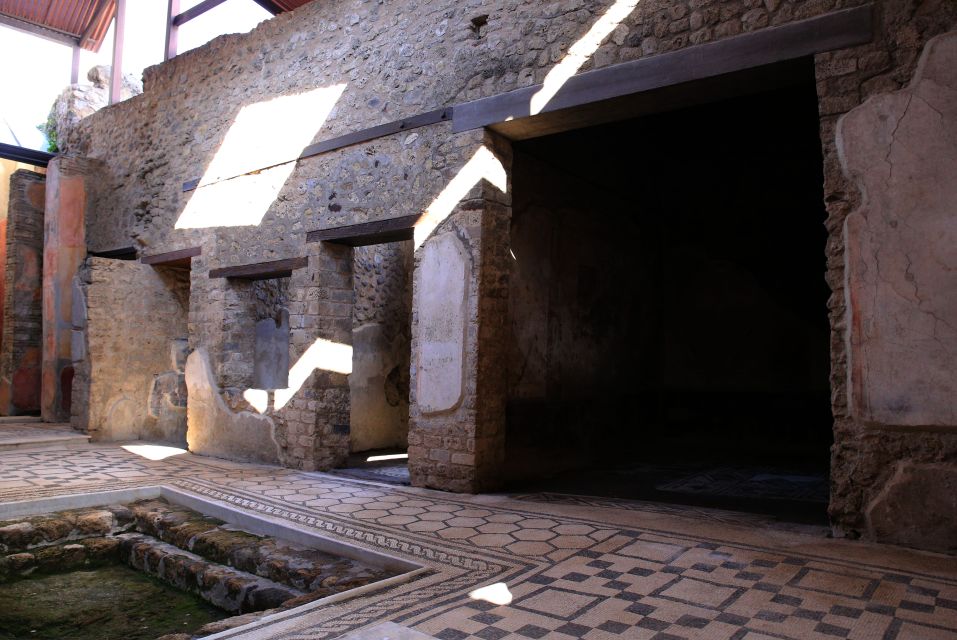 Pompeii: Skip-the-Line Tour for Kids and Families - From the theater steps to original fountains