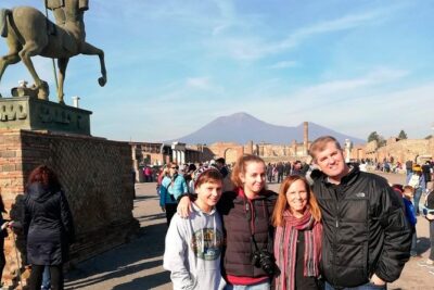 Pompeii Skip-the-Line Tour for Kids & Families with Archaelogist - Getting in fast: skip-the-line plus a smooth start