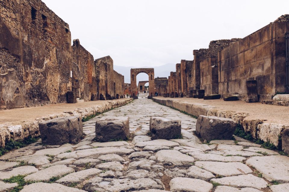 Pompeii Skip-The-Ticket-Line Tour with an Archeologist - Pompeii in 2 Hours: What You’re Really Buying