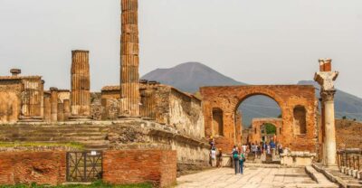Pompeii: Small Group Guided Tour and Skip-the-Line Ticket - The meeting point: how to start smoothly (Piazza Esedra and IBT Center)