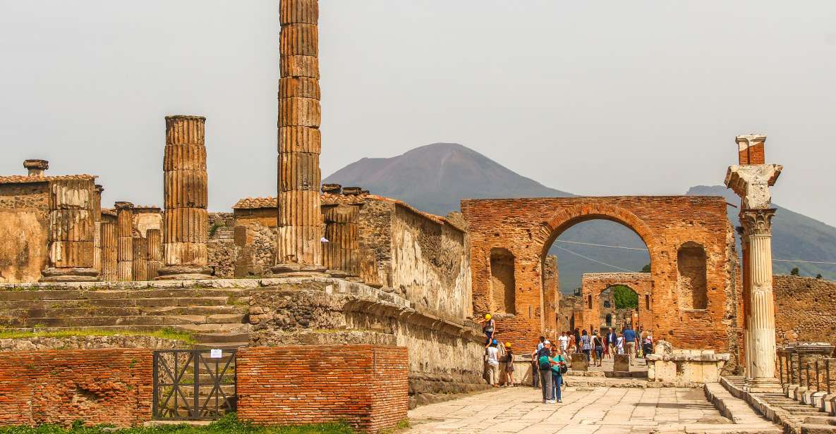 Pompeii: Small Group Guided Tour and Skip-the-Line Ticket - The meeting point: how to start smoothly (Piazza Esedra and IBT Center)