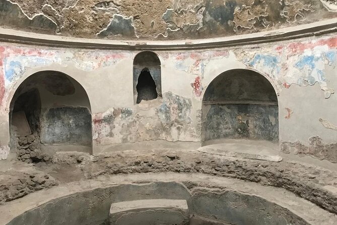 Pompeii Small Group Guided Tour with Skip-the-line Admission - Roman shops on the route: thermopolia and pistrinum