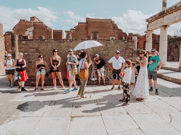 Pompeii: Small Group Tour with an Archaeologist - Pompeii lands differently with an archaeologist in front of you