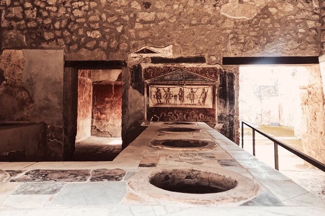 Pompeii Small Group with an Archaeologist and Skip The Line - Who guides you at Pompeii: Eliana Sandretti and the team behind the scenes