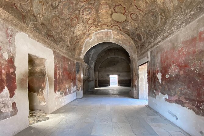 Pompeii Small Group with an Archaeologist and Skip The Line - Entertainment meet law meet street life: gladiator barracks and the Lupanar