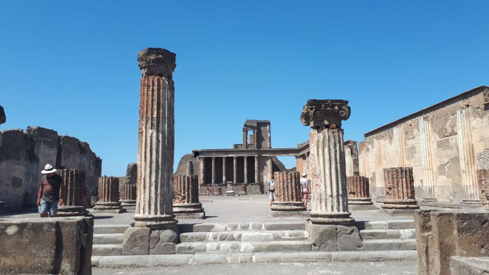 Pompeii Sunset tour for small group - The Forum and Via dell’Abbondanza: Pompeii’s main stage