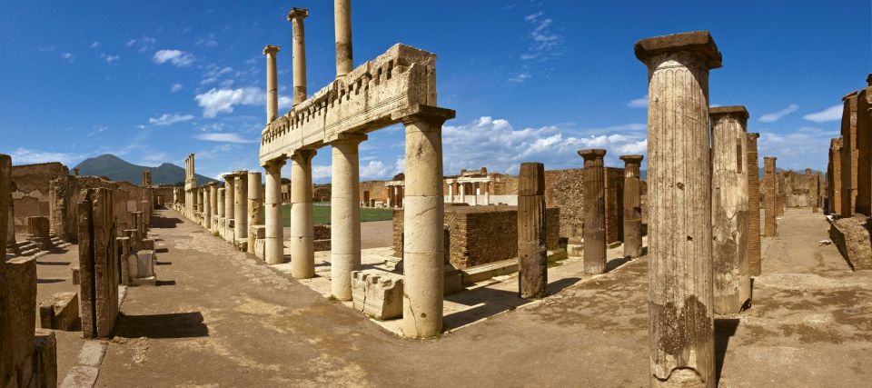Pompeii: Tour for Children - The House of the Tragic Poet: Seeing Pompeii Up Close