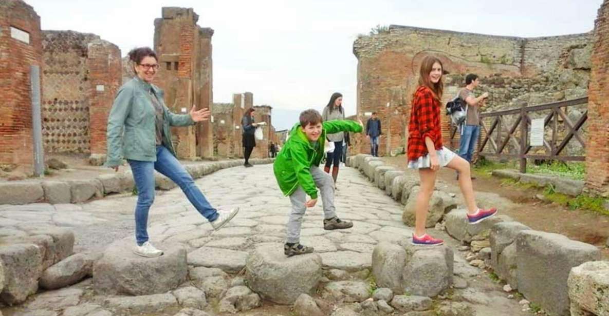 Pompeii: Tour for Children - Meeting at the Pompeii Entrance (and How to Start Smoothly)