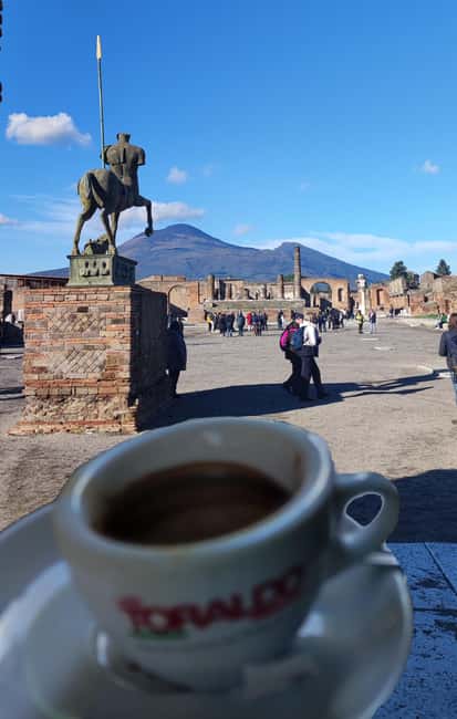 Pompeii Tour with Archaeological Expert and Lunch - Teatro Piccolo and the city’s rhythm on foot