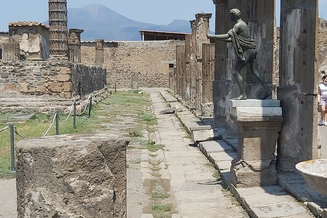 Pompeii tour with archaeologist - Temple of Apollo: original finds and Roman religious architecture