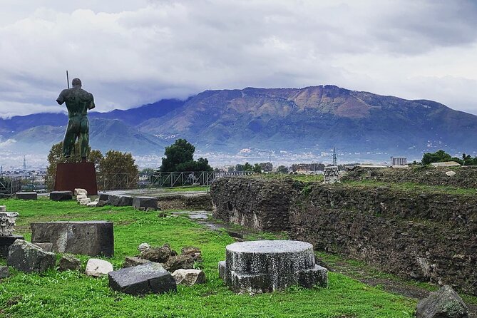 Pompeii tour with LOCAL GUIDE and SKIP THE LINE entrance - Pompeii in 2.5 Hours: Why Skip-the-Line Actually Matters