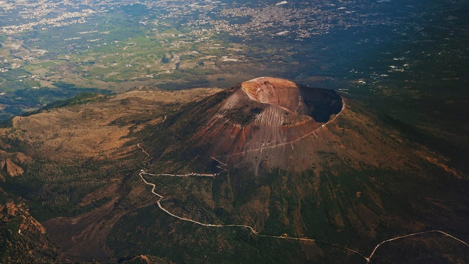 Pompeii & Vesuvius - Entering Pompeii with an Official Guide for 2 Hours