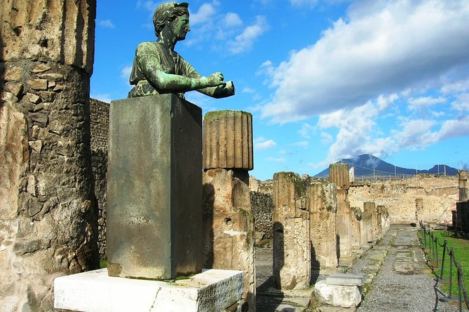 Pompeii Walking tour with Guide and ticket - The cameo and coral workshop stop: what it adds to your day