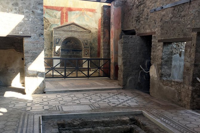 Pompeii with an archaeologist, small group!!! - Thermal Baths, the Theater, and the Places People Chose