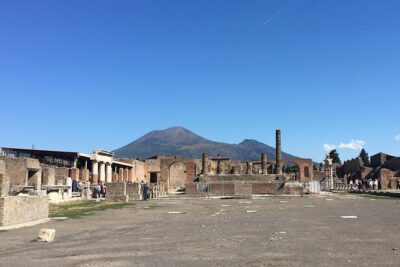 Pompeii with an archaeologist, the original!!! - Meeting at Ristorante Suisse and getting oriented fast