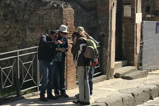 Pompeii with an archaeologist, the original!!! - The guide experience: what Valeria’s reputation tells you