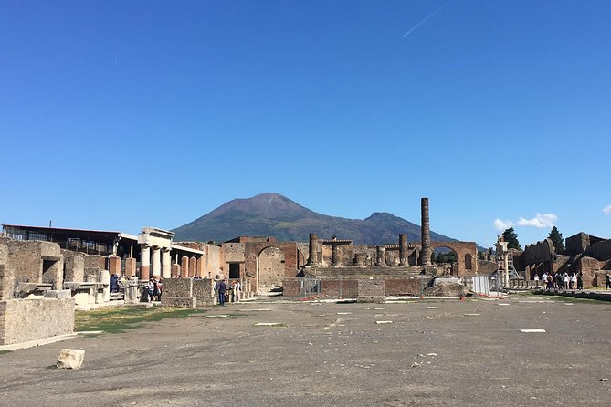 Pompeii with an archaeologist, the original!!! - Meeting at Ristorante Suisse and getting oriented fast