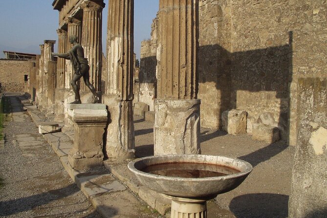 Pompeii with Wine Tasting and Lunch from Naples - Wine tasting and lunch at the winery: what you actually get