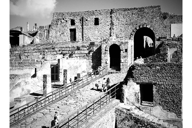 Private Day Tour of Pompeii, Sorrento and Positano with Pick Up - Thermopolium VI: Eating in Pompeii Was a Real Thing