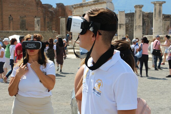 Private Guided Tour and VR Headsets in the Ancient Pompeii - The VR Reconstruction: Pompeii Before the Eruption