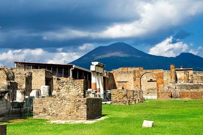 Private Guided Tour Of Naples Historic Center & Pompeii - Naples food stops: sfogliatella, baba rom, espresso, and Margherita pizza