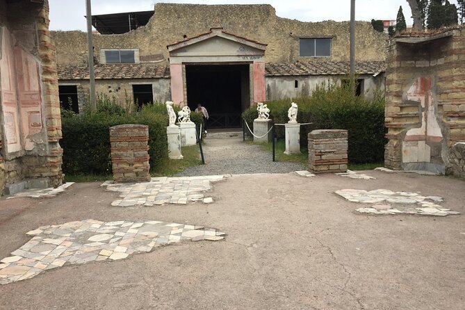 Private Herculaneum Tour for Kids and Families - What you’ll actually see: houses, shops, temples, and thermal baths