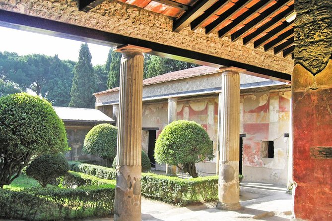 Private Pompeii Tour with Fast-Entrance Tickets to the Ruins & Exclusive Guide - Via dell’Abbondanza: shops, bakeries, and the Temple of Isis