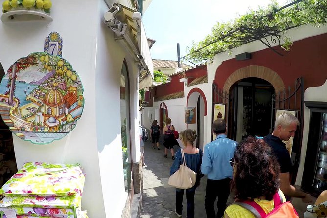 Private tour Amalfi Coast and Pompei: Positano and Sorrento - What onboard commentary should do for you