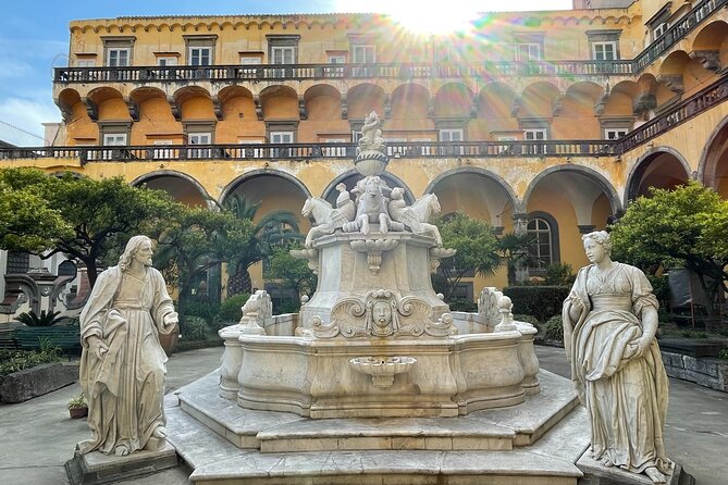 Private tour of Naples with street food tasting - decumanus major and the route through the old city