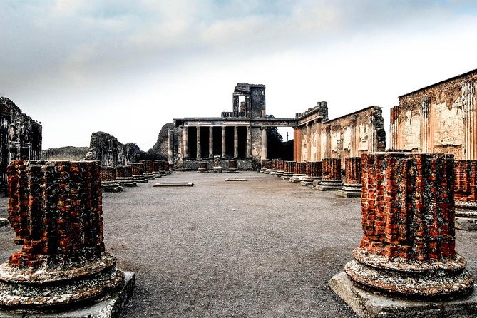 Private Tour Rome to Pompeii in private vehicle or fast train - Skip-the-line Pompeii entry and your official guide