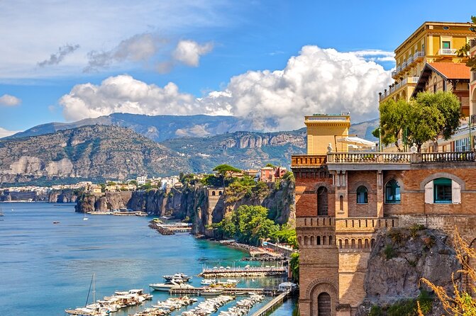 Private Transfer from Naples Train Station to Sorrento - Napoli Centrale Pickup: Platform 24, Fountain Nearby, No Guesswork