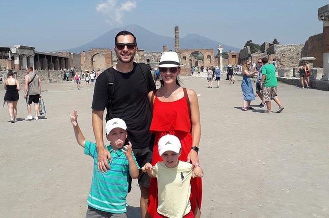 Shore Excursion Tour for Kids from Naples to Pompeii and Amalfi Coast - What about food and drinks during the tour?