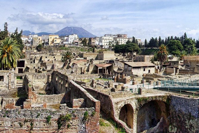 Shore tour of Pompeii, Vesuvius and Herculaneum. - Stop 1: Entering Pompeii’s Archaeological Park (and Why a Guide Helps)